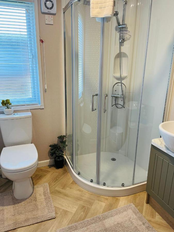 Barakah Lodge With Hot Tub York Extérieur photo